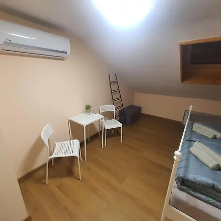 Хотел Kapana At Center *